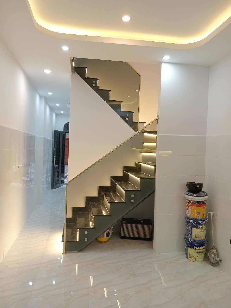 Cầu thang sau khi làm mới
